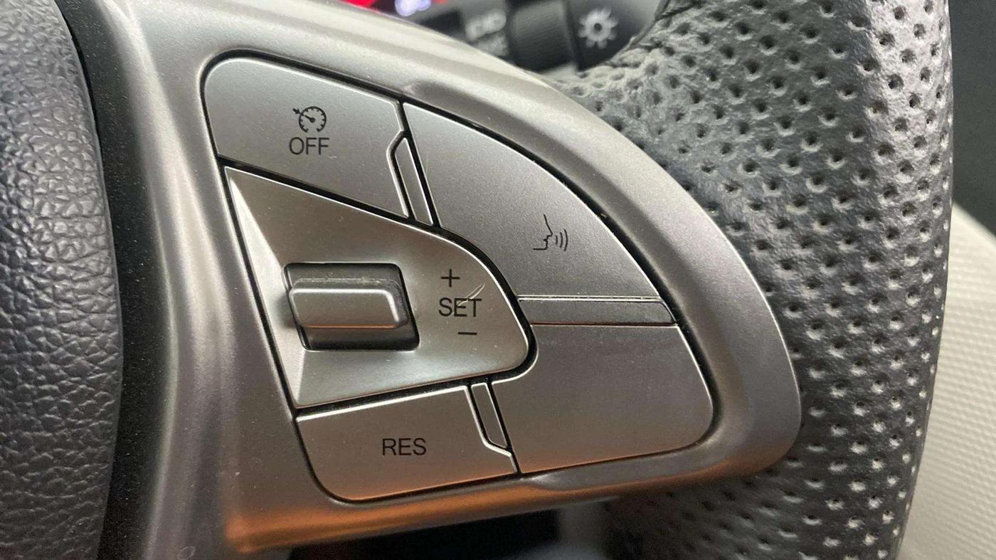 2023 Mahindra XUV300 W8 (O) 1.2 PETROL, Petrol, Manual, 9,856 km, Moonroof/ Sunroof