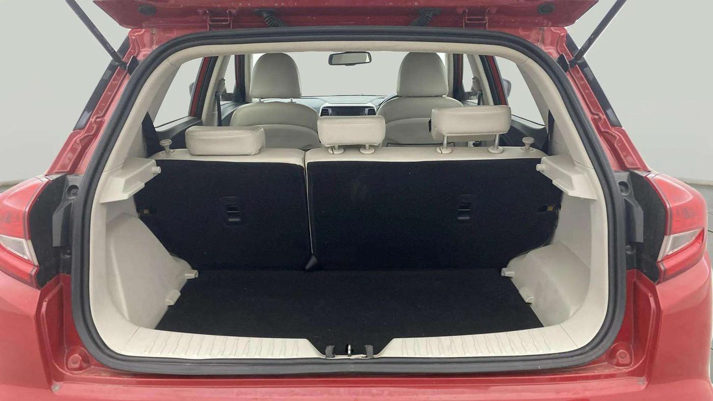 2021 Mahindra XUV300 W8 (O) 1.5 DIESEL AMT, Diesel, Automatic, 39,658 km, Boot Open Zoomed View