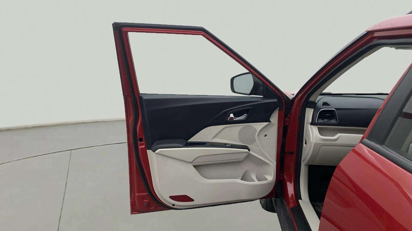 2021 Mahindra XUV300 W8 (O) 1.5 DIESEL AMT, Diesel, Automatic, 39,658 km, LHS Front Door