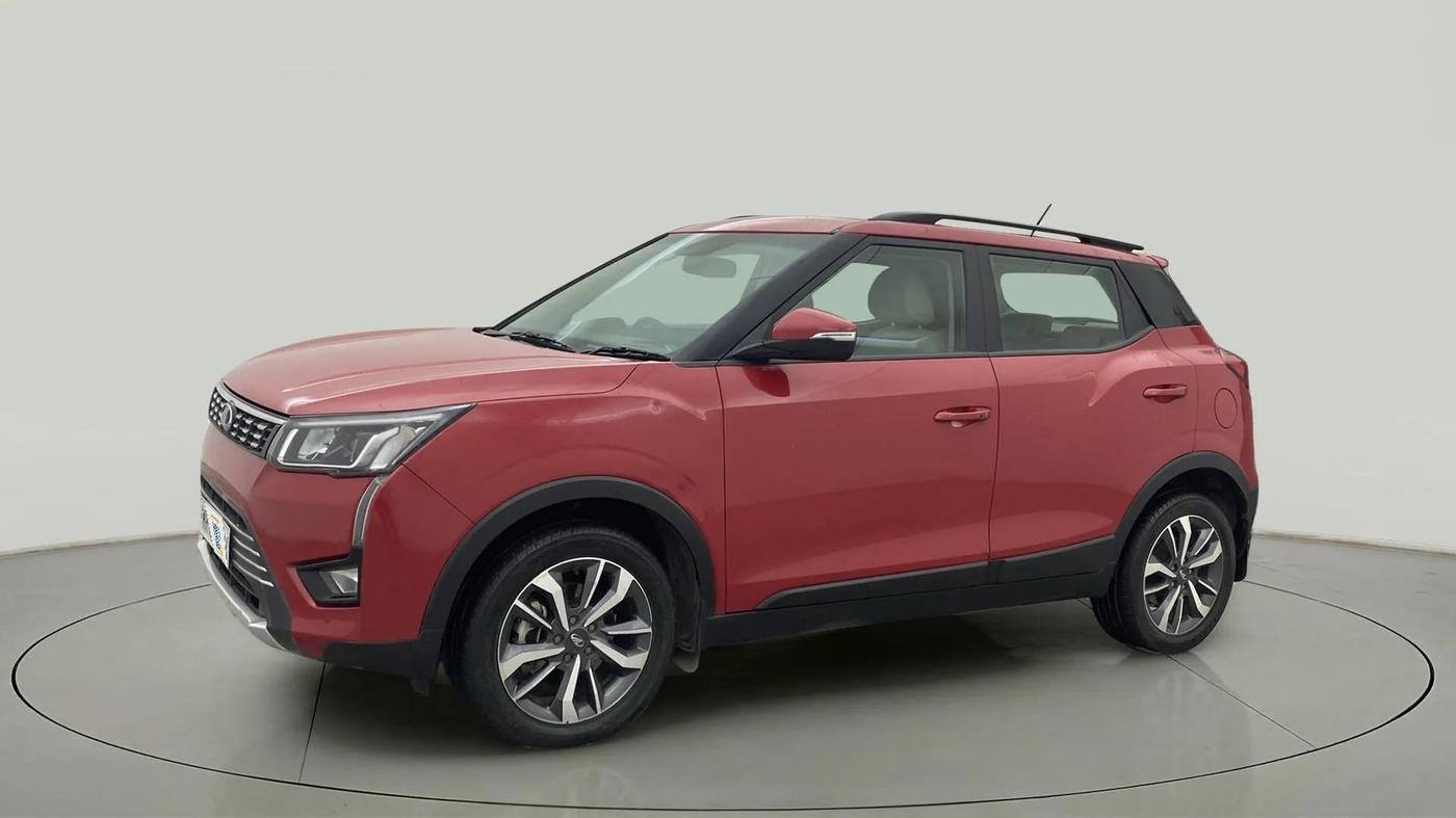 2021 Mahindra XUV300 W8 (O) 1.5 DIESEL AMT, Diesel, Automatic, 39,658 km, Left Front Diagonal