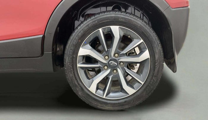 2021 Mahindra XUV300 W8 (O) 1.5 DIESEL AMT, Diesel, Automatic, 39,150 km, Left Rear Wheel