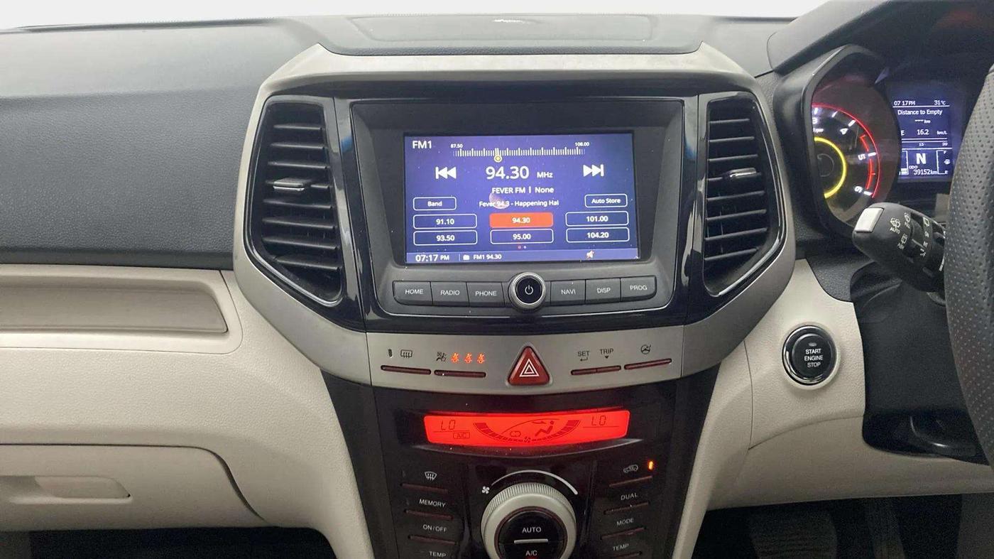 2021 Mahindra XUV300 W8 (O) 1.5 DIESEL AMT, Diesel, Automatic, 39,658 km, Air Conditioner