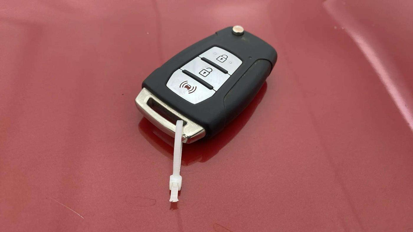 2021 Mahindra XUV300 W8 (O) 1.5 DIESEL AMT, Diesel, Automatic, 39,658 km, Key Close Up