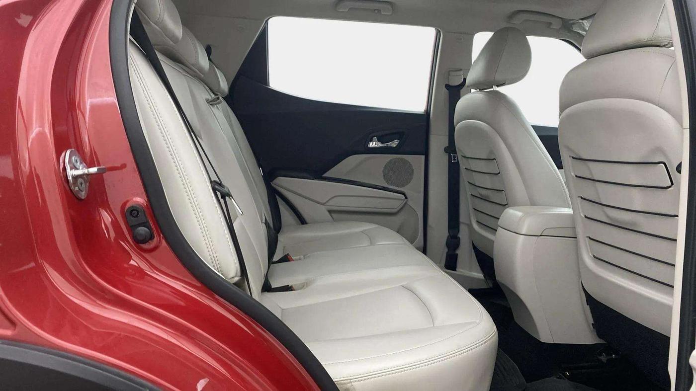 2021 Mahindra XUV300 W8 (O) 1.5 DIESEL AMT, Diesel, Automatic, 39,658 km, Right Side Rear Door Cabin
