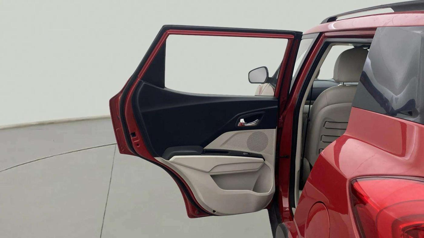 2021 Mahindra XUV300 W8 (O) 1.5 DIESEL AMT, Diesel, Automatic, 39,658 km, LHS Rear Door