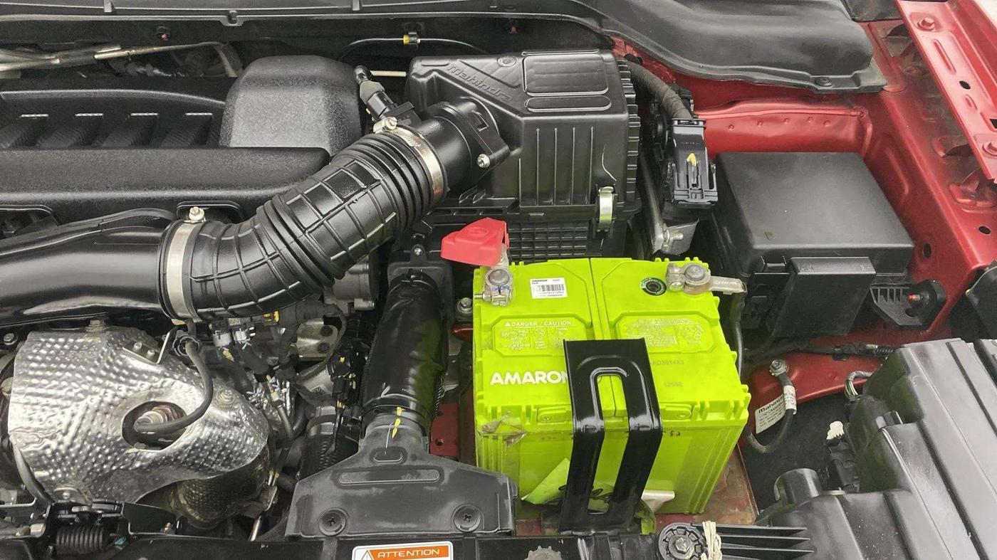 2021 Mahindra XUV300 W8 (O) 1.5 DIESEL AMT, Diesel, Automatic, 39,658 km, Engine View - Left