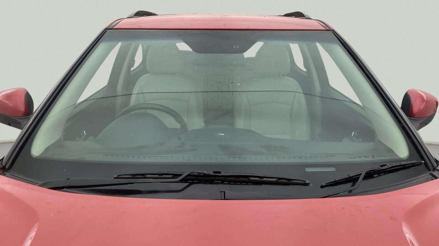 2021 Mahindra XUV300 W8 (O) 1.5 DIESEL AMT, Diesel, Automatic, 39,658 km, Front Windshield