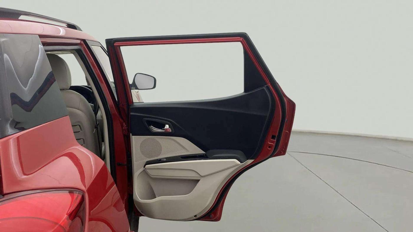 2021 Mahindra XUV300 W8 (O) 1.5 DIESEL AMT, Diesel, Automatic, 39,658 km, RHS Rear Door