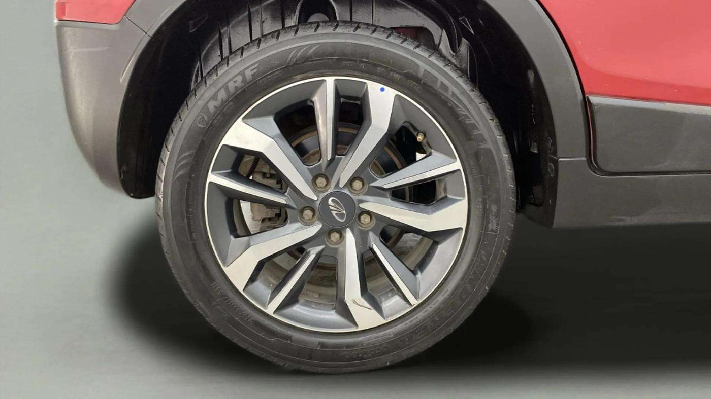 2021 Mahindra XUV300 W8 (O) 1.5 DIESEL AMT, Diesel, Automatic, 39,658 km, Right Rear Wheel