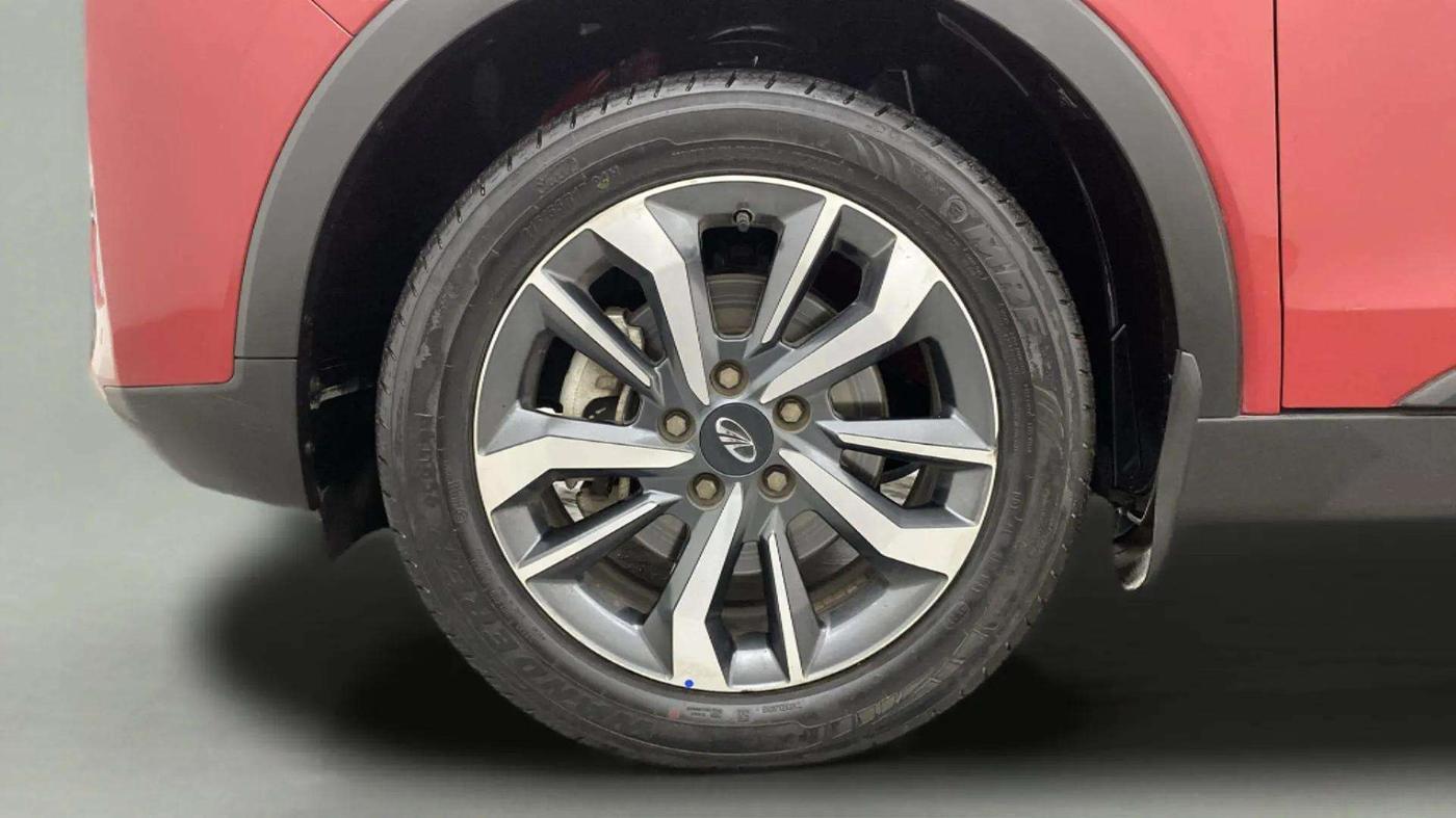 2021 Mahindra XUV300 W8 (O) 1.5 DIESEL AMT, Diesel, Automatic, 39,658 km, Left Front Wheel