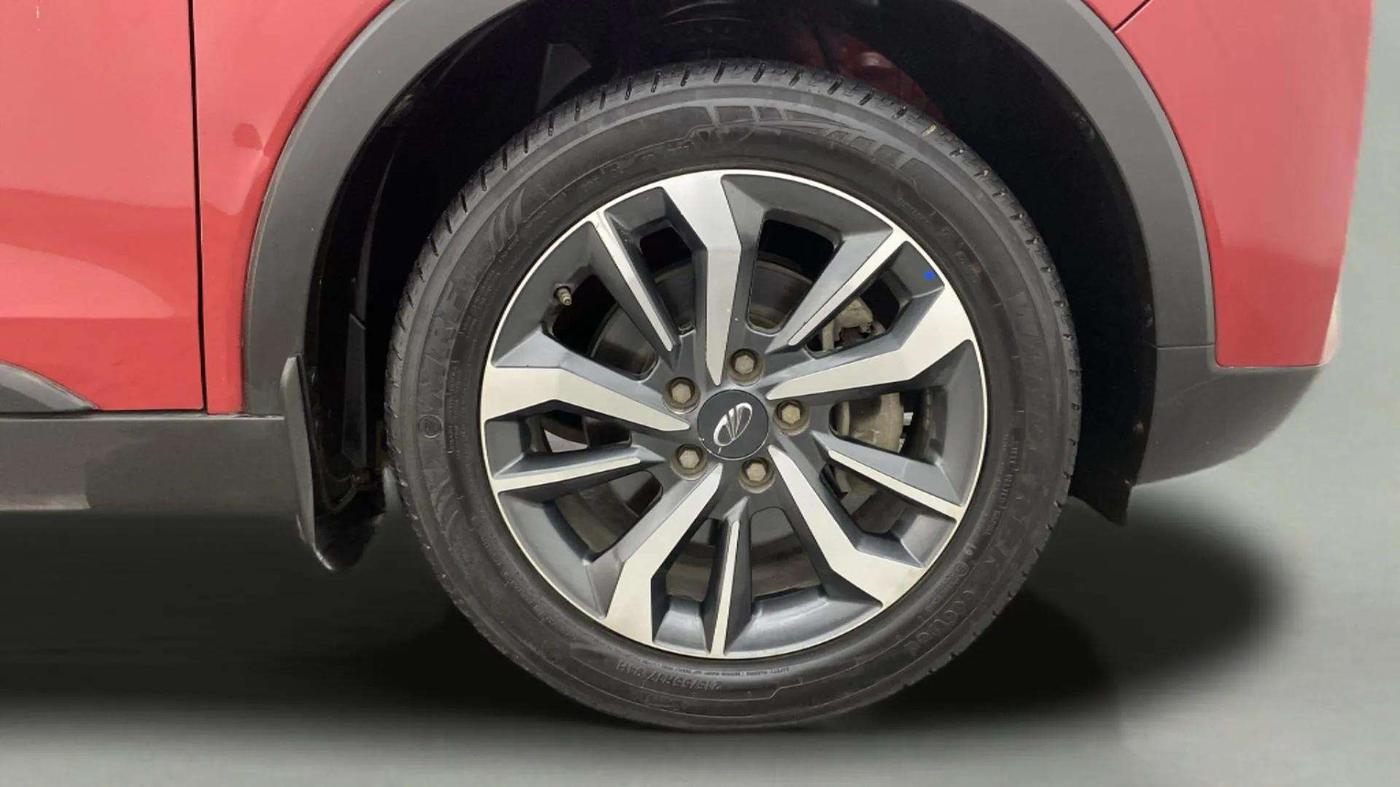 2021 Mahindra XUV300 W8 (O) 1.5 DIESEL AMT, Diesel, Automatic, 39,658 km, Right Front Wheel