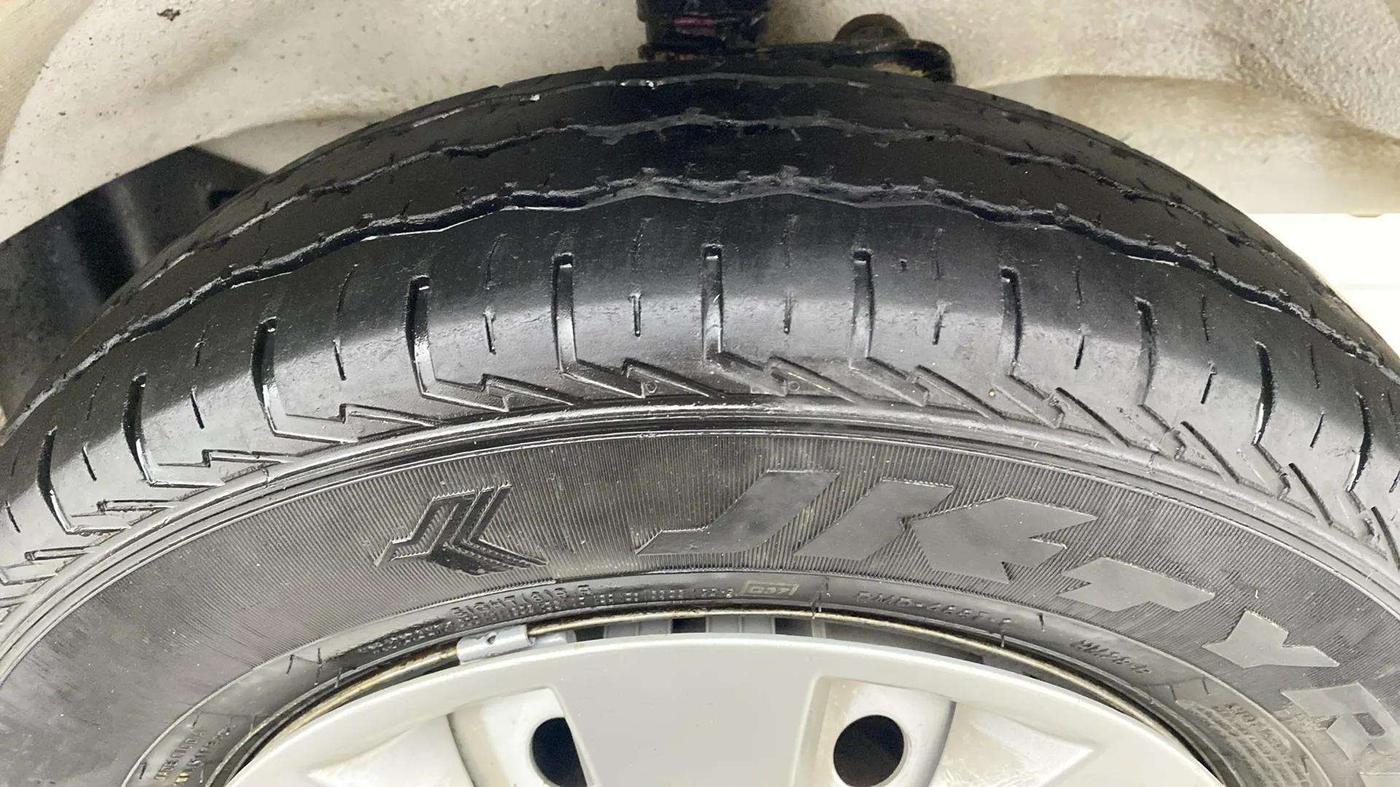 2023 Maruti Eeco 5 STR AC CNG, CNG, Manual, 37,216 km, Right Front Tyre Tread
