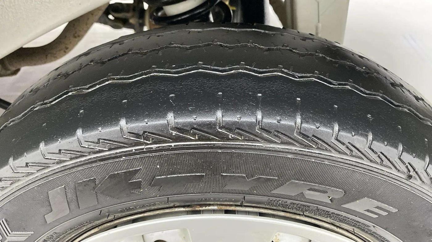 2023 Maruti Eeco 5 STR AC CNG, CNG, Manual, 37,216 km, Right Rear Tyre Tread