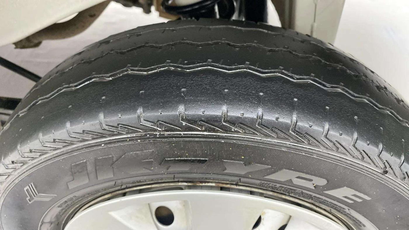 2023 Maruti Eeco 5 STR AC CNG, CNG, Manual, 37,216 km, Left Rear Tyre Tread