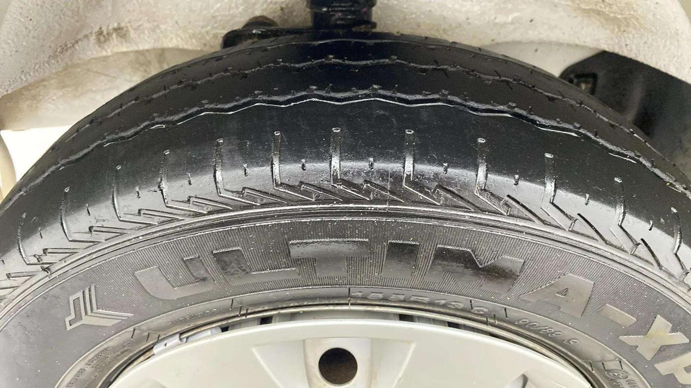 2023 Maruti Eeco 5 STR AC CNG, CNG, Manual, 37,216 km, Left Front Tyre Tread