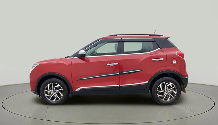 2022 Mahindra XUV300 W8 (O) 1.2 PETROL AMT, Petrol, Automatic, 9,954 km, Left Side