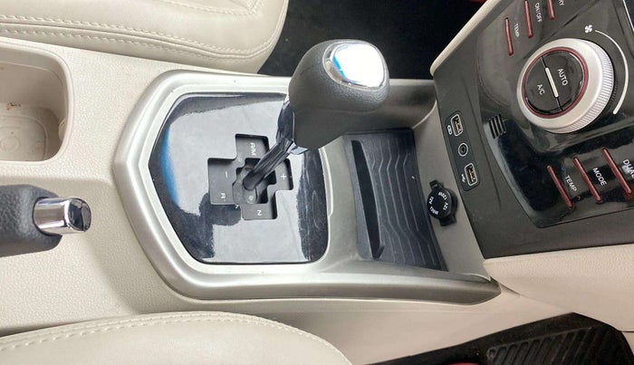 2022 Mahindra XUV300 W8 (O) 1.2 PETROL AMT, Petrol, Automatic, 9,954 km, Gear Lever