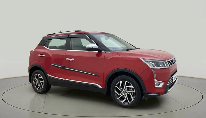 2022 Mahindra XUV300 W8 (O) 1.2 PETROL AMT, Petrol, Automatic, 9,954 km, Right Front Diagonal