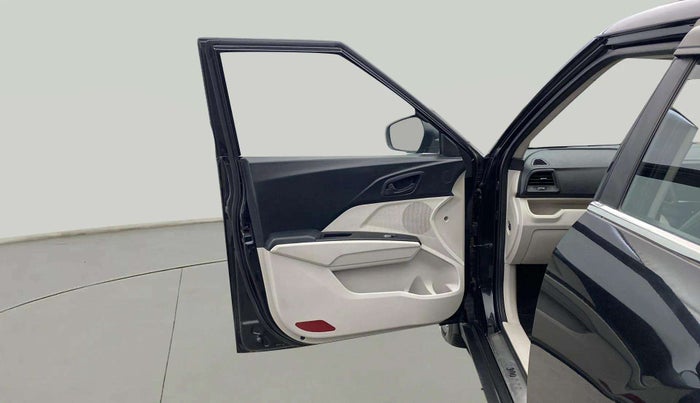 2021 Mahindra XUV300 W6 1.5 Sunroof Diesel, Diesel, Manual, 49,092 km, LHS Front Door