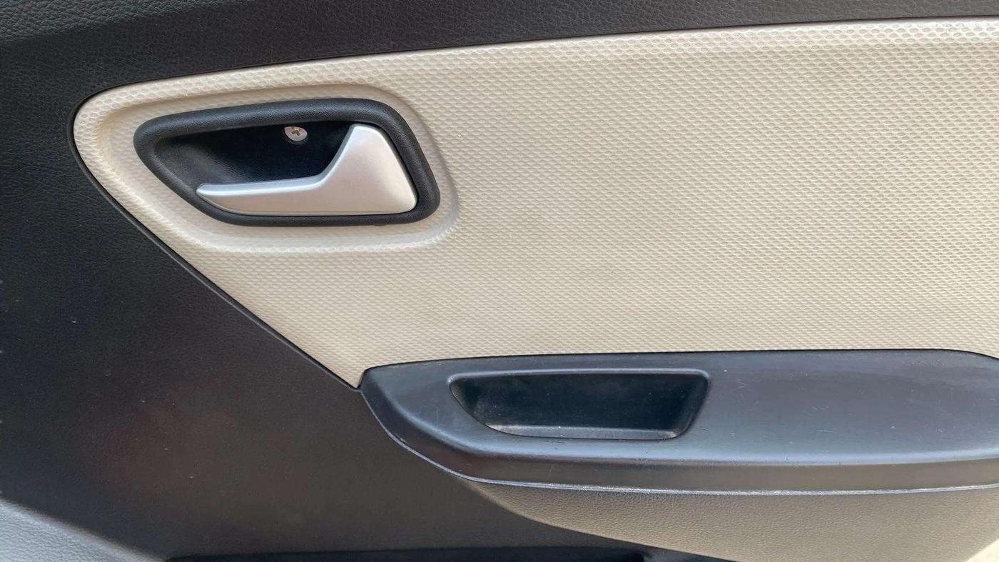 2019 Maruti Alto VXI, Petrol, Manual, 9,400 km, Driver Side Door Panels Control