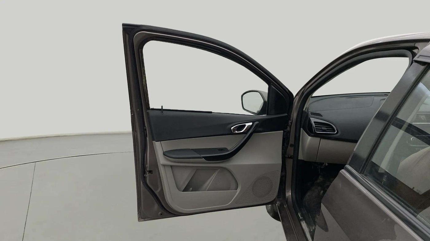 2018 Tata Tiago XZ PETROL, Petrol, Manual, 41,475 km, LHS Front Door
