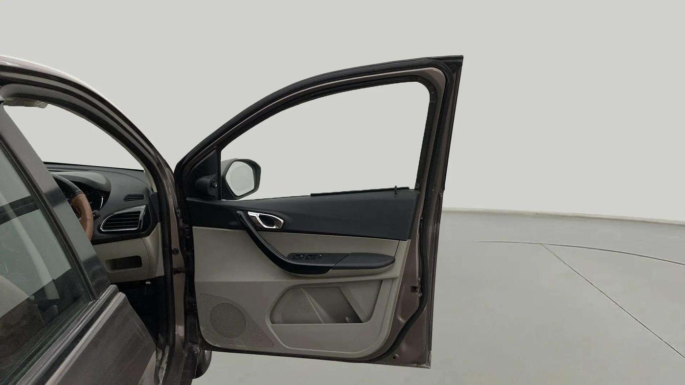 2018 Tata Tiago XZ PETROL, Petrol, Manual, 41,475 km, RHS Front Door