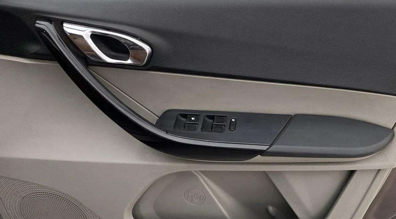 2018 Tata Tiago XZ PETROL, Petrol, Manual, 41,475 km, Driver Side Door Panels Control