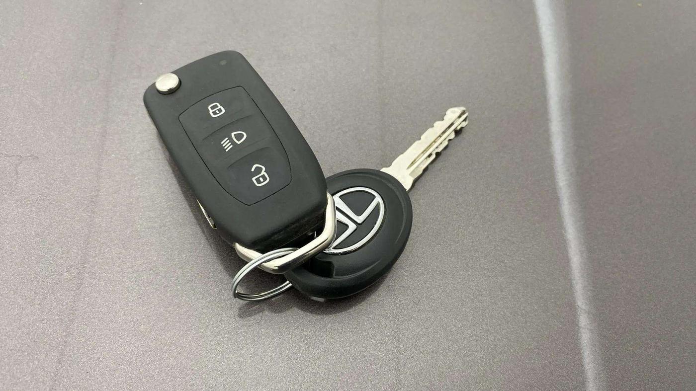 2018 Tata Tiago XZ PETROL, Petrol, Manual, 41,475 km, Key Close Up