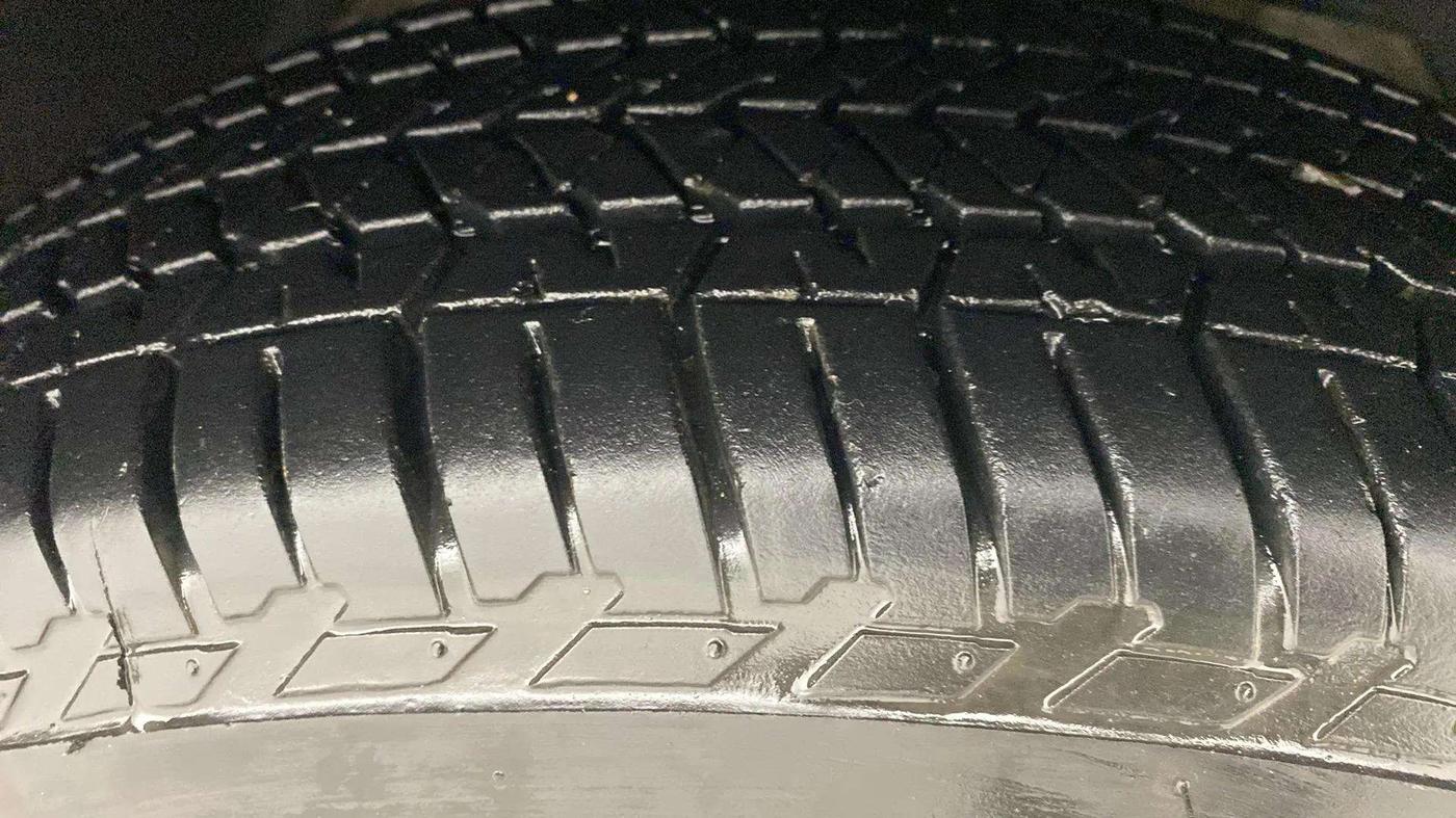 2015 Mahindra XUV500 W6, Diesel, Manual, 57,367 km, Right Front Tyre Tread