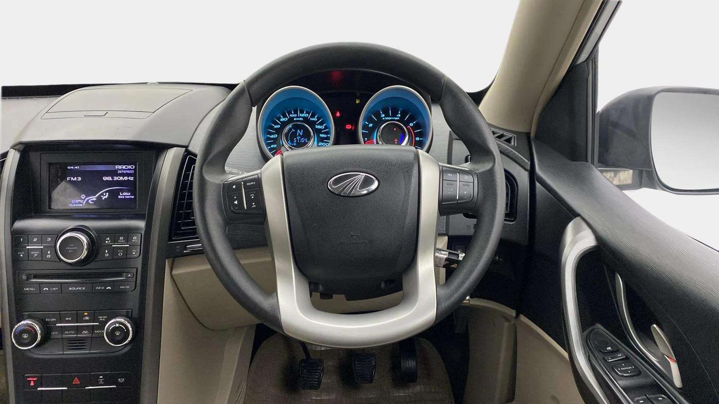 2015 Mahindra XUV500 W6, Diesel, Manual, 57,367 km, Steering Wheel Close Up