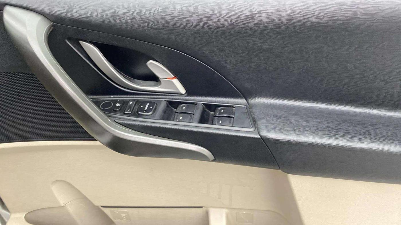 2015 Mahindra XUV500 W6, Diesel, Manual, 57,367 km, Driver Side Door Panels Control