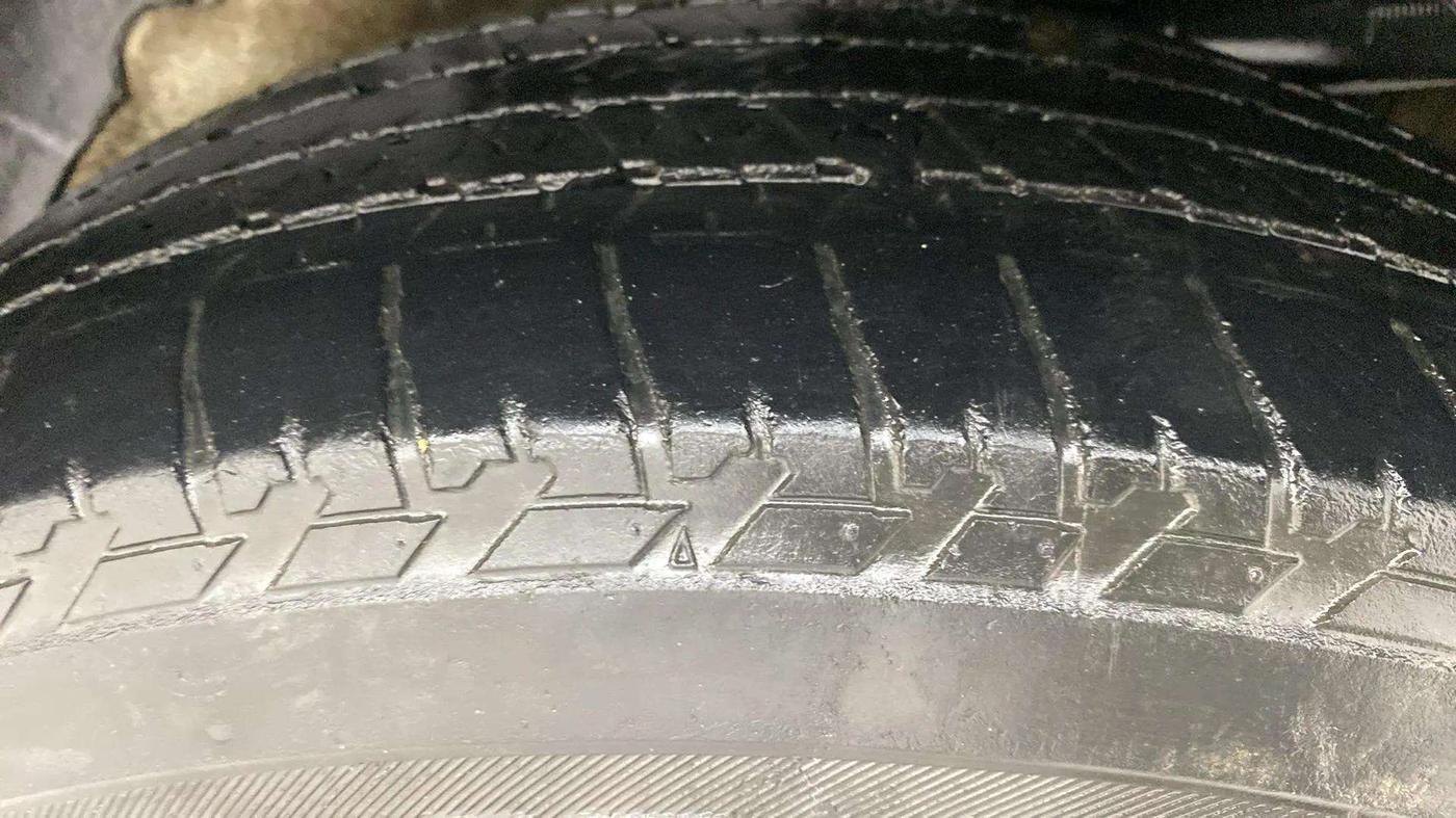 2015 Mahindra XUV500 W6, Diesel, Manual, 57,367 km, Left Rear Tyre Tread