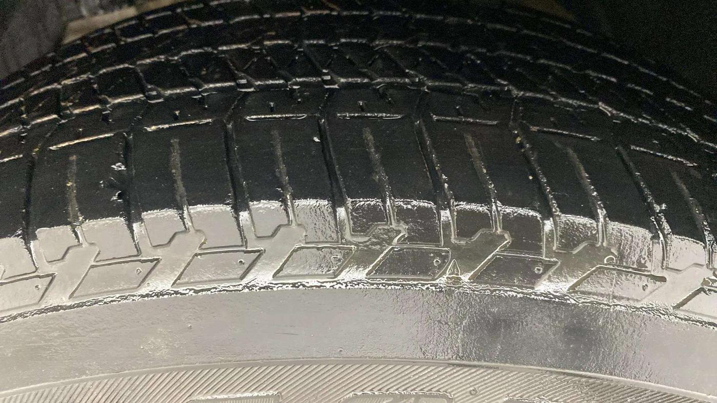 2015 Mahindra XUV500 W6, Diesel, Manual, 57,367 km, Left Front Tyre Tread