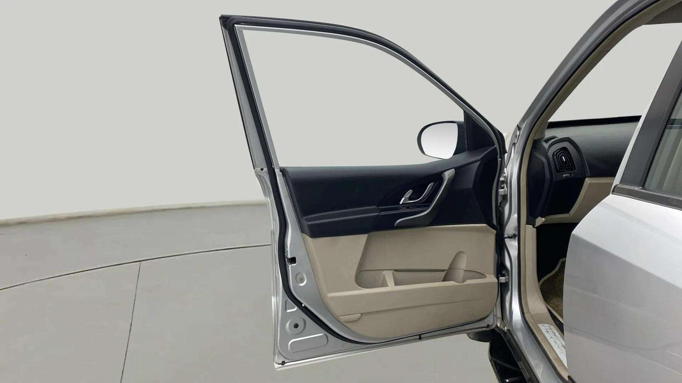 2015 Mahindra XUV500 W6, Diesel, Manual, 57,367 km, LHS Front Door