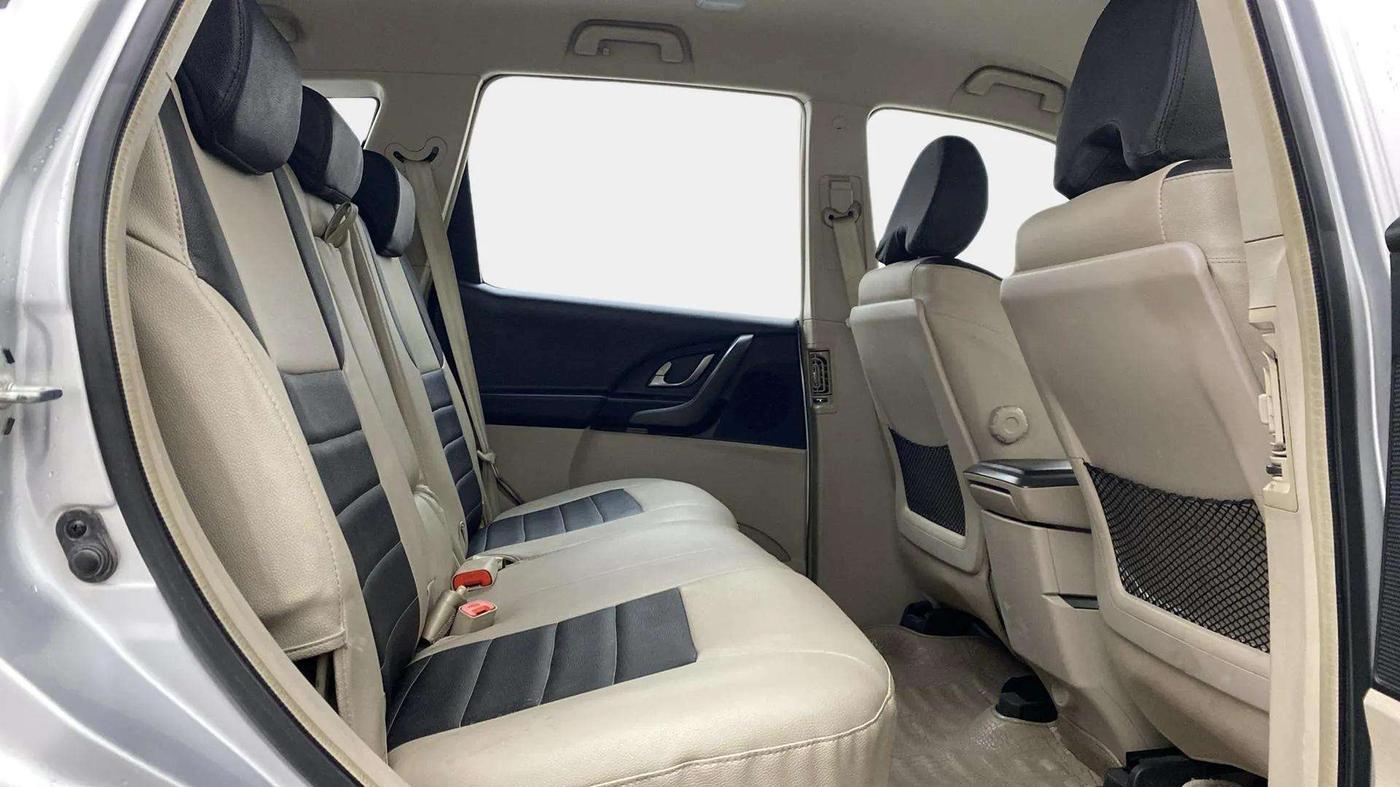 2015 Mahindra XUV500 W6, Diesel, Manual, 57,367 km, Right Side Rear Door Cabin