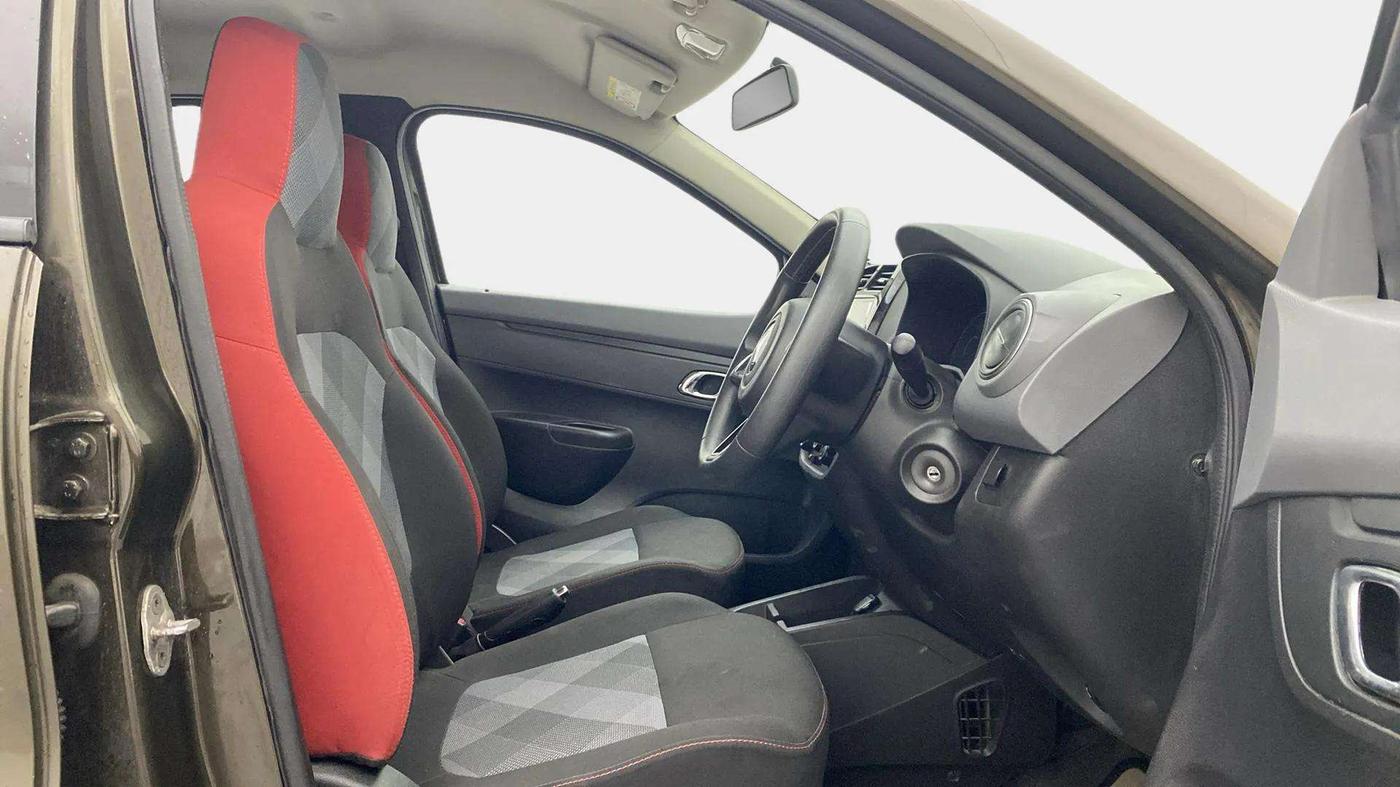 2019 Renault Kwid RXT 1.0 AMT (O), Petrol, Automatic, 30,071 km, Right Side Front Door Cabin