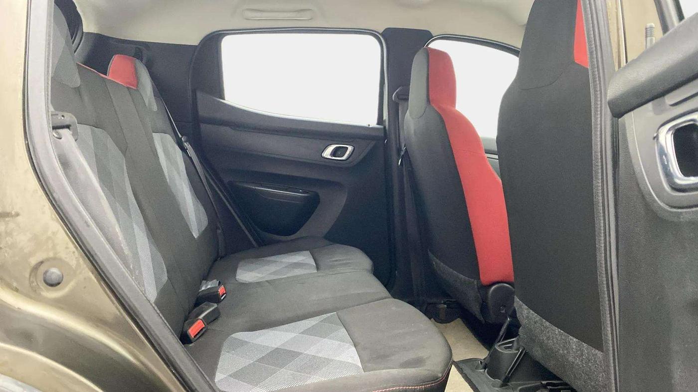 2019 Renault Kwid RXT 1.0 AMT (O), Petrol, Automatic, 30,071 km, Right Side Rear Door Cabin