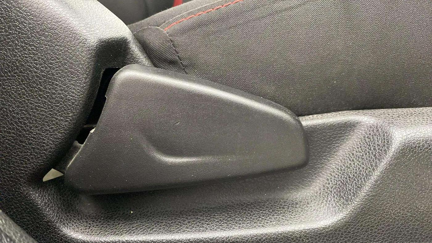 2019 Renault Kwid RXT 1.0 AMT (O), Petrol, Automatic, 30,071 km, Driver Side Adjustment Panel
