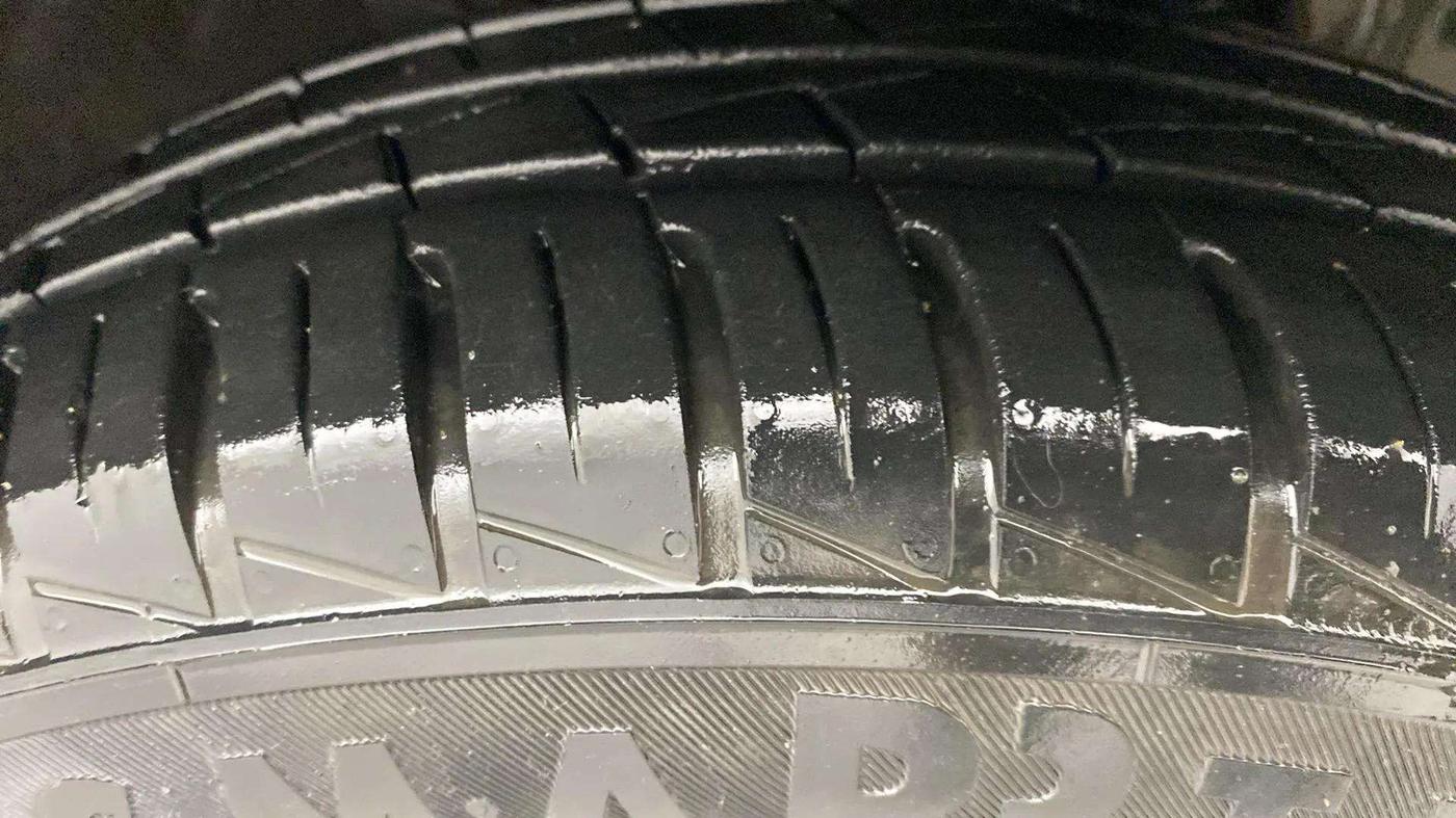 2019 Renault Kwid RXT 1.0 AMT (O), Petrol, Automatic, 30,071 km, Right Front Tyre Tread