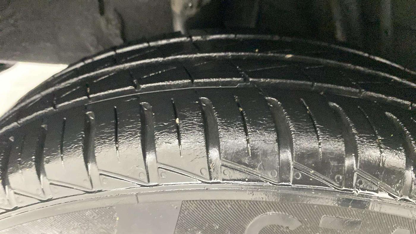 2019 Renault Kwid RXT 1.0 AMT (O), Petrol, Automatic, 30,071 km, Right Rear Tyre Tread