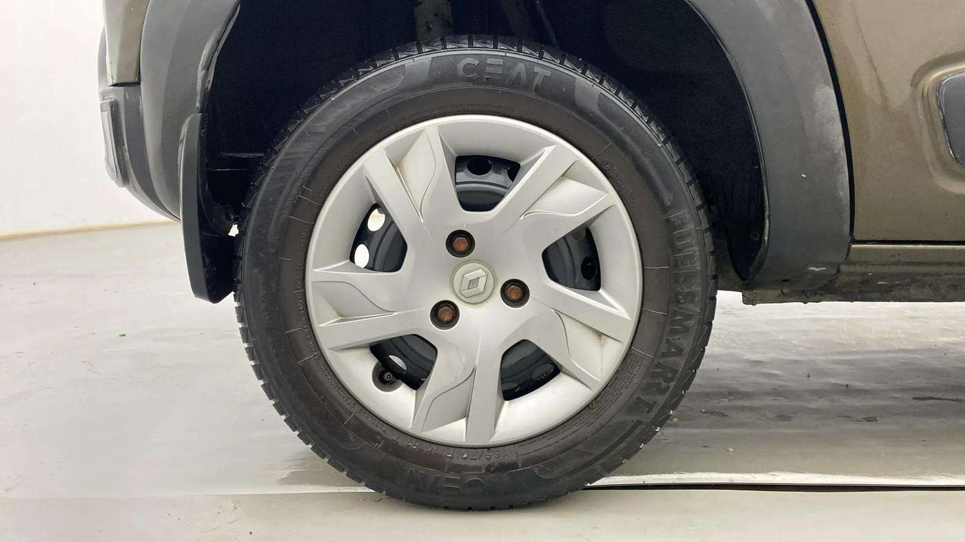 2019 Renault Kwid RXT 1.0 AMT (O), Petrol, Automatic, 30,071 km, Right Rear Wheel