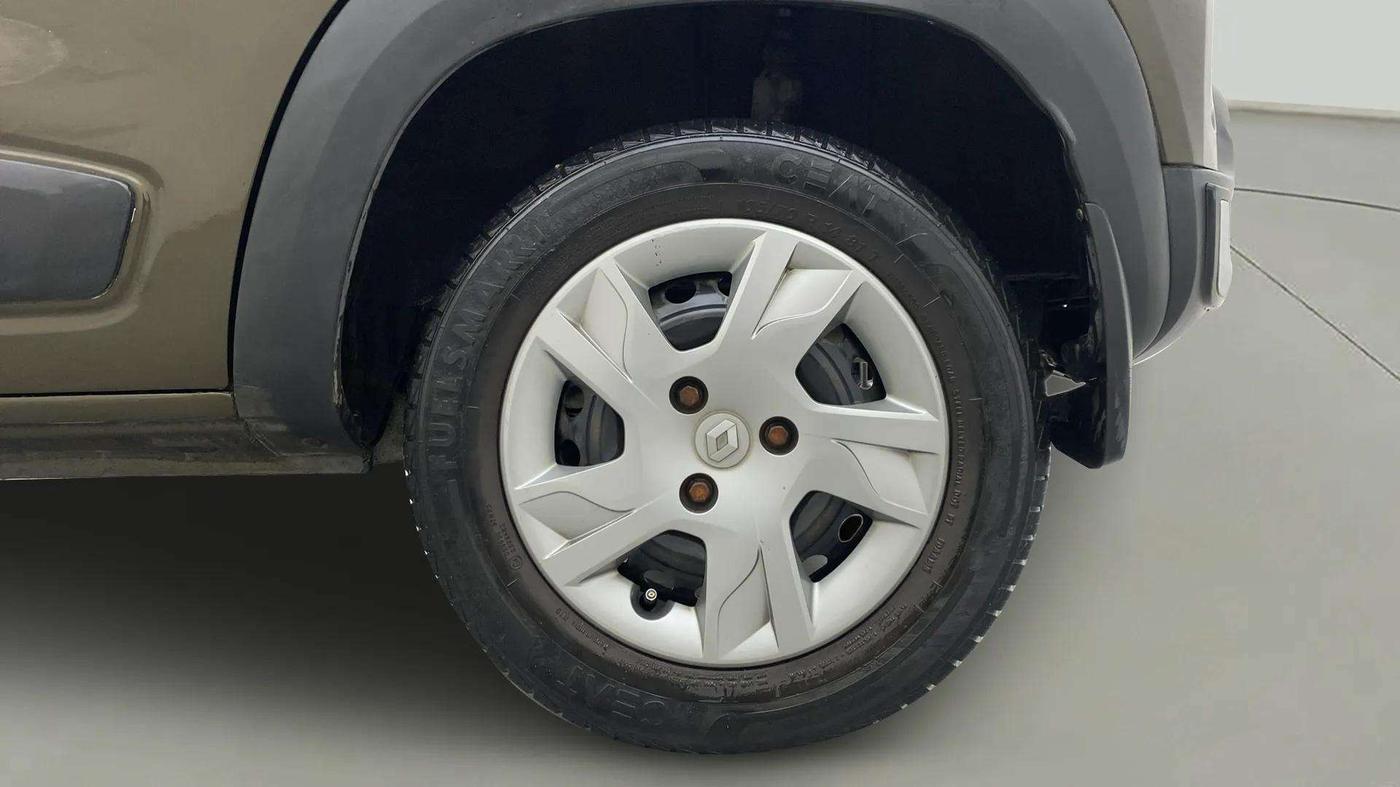 2019 Renault Kwid RXT 1.0 AMT (O), Petrol, Automatic, 30,071 km, Left Rear Wheel