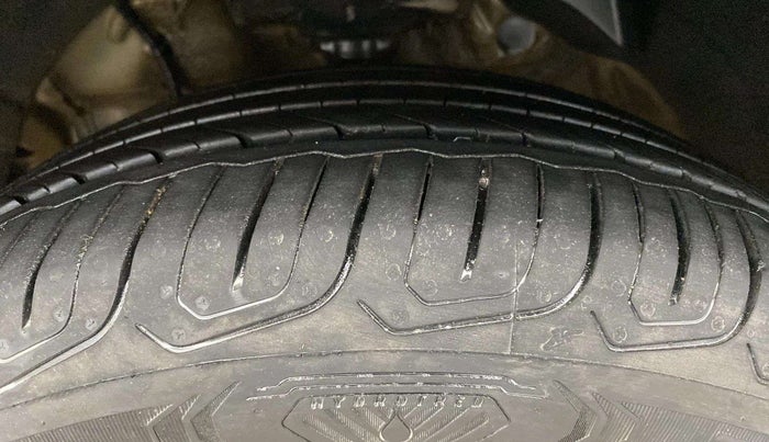 2019 Mahindra XUV300 W8 (O) 1.2 PETROL, Petrol, Manual, 38,596 km, Left Front Tyre Tread