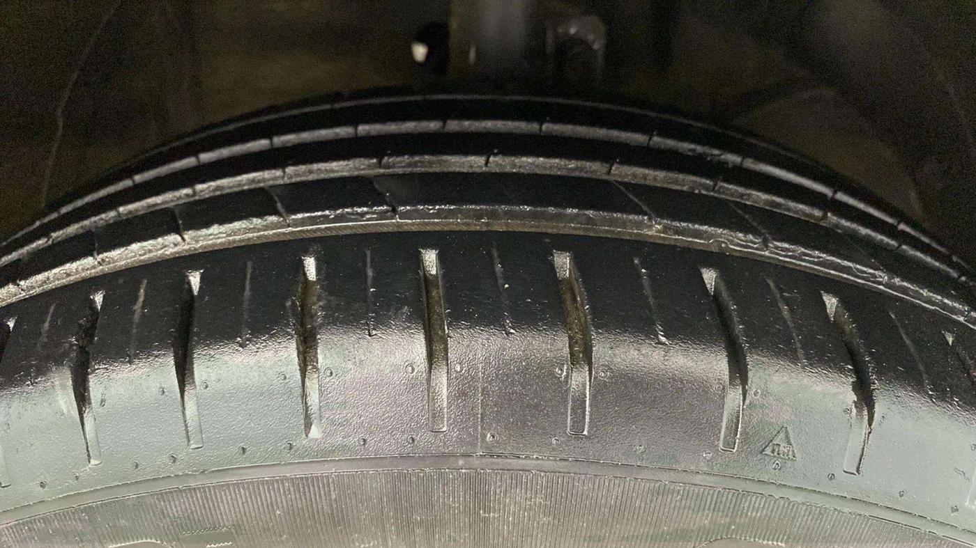 2021 Maruti Baleno ZETA PETROL 1.2, Petrol, Manual, 63,603 km, Right Front Tyre Tread