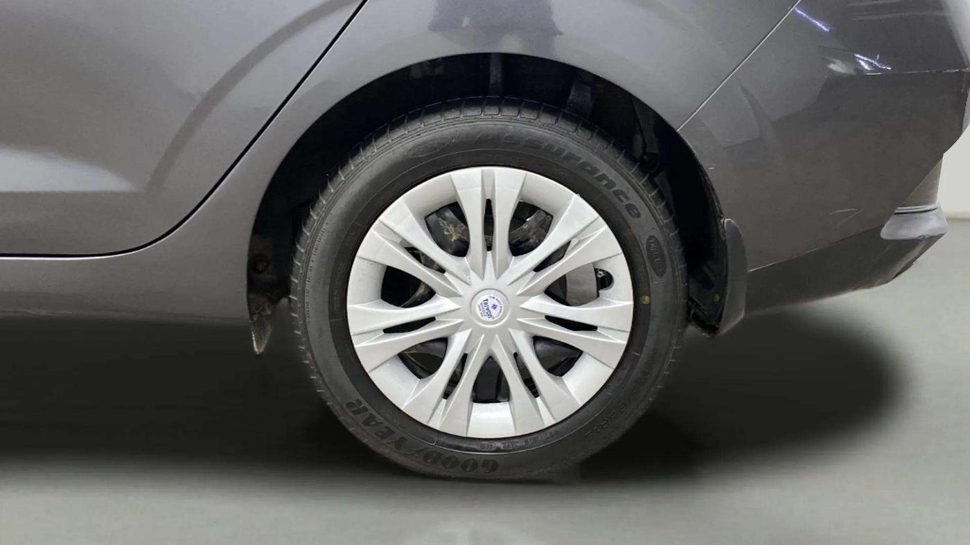 2023 Hyundai AURA S 1.2, Petrol, Manual, 38,326 km, Right Front Wheel