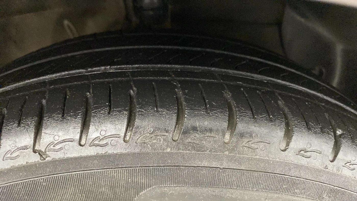 2023 Hyundai AURA S 1.2, Petrol, Manual, 38,326 km, Right Front Tyre Tread