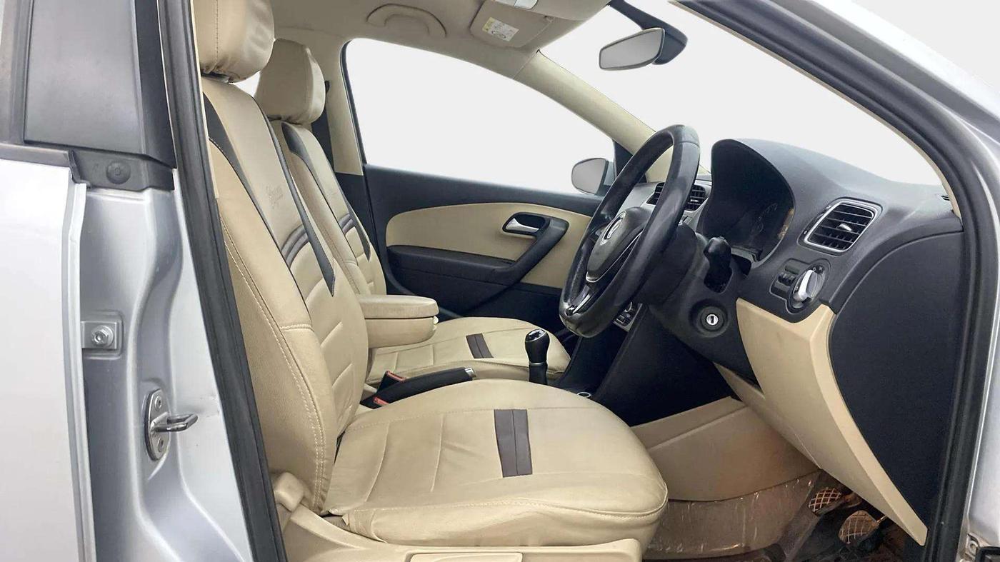 2017 Volkswagen Ameo HIGHLINE1.2L, Petrol, Manual, 86,317 km, Right Side Front Door Cabin