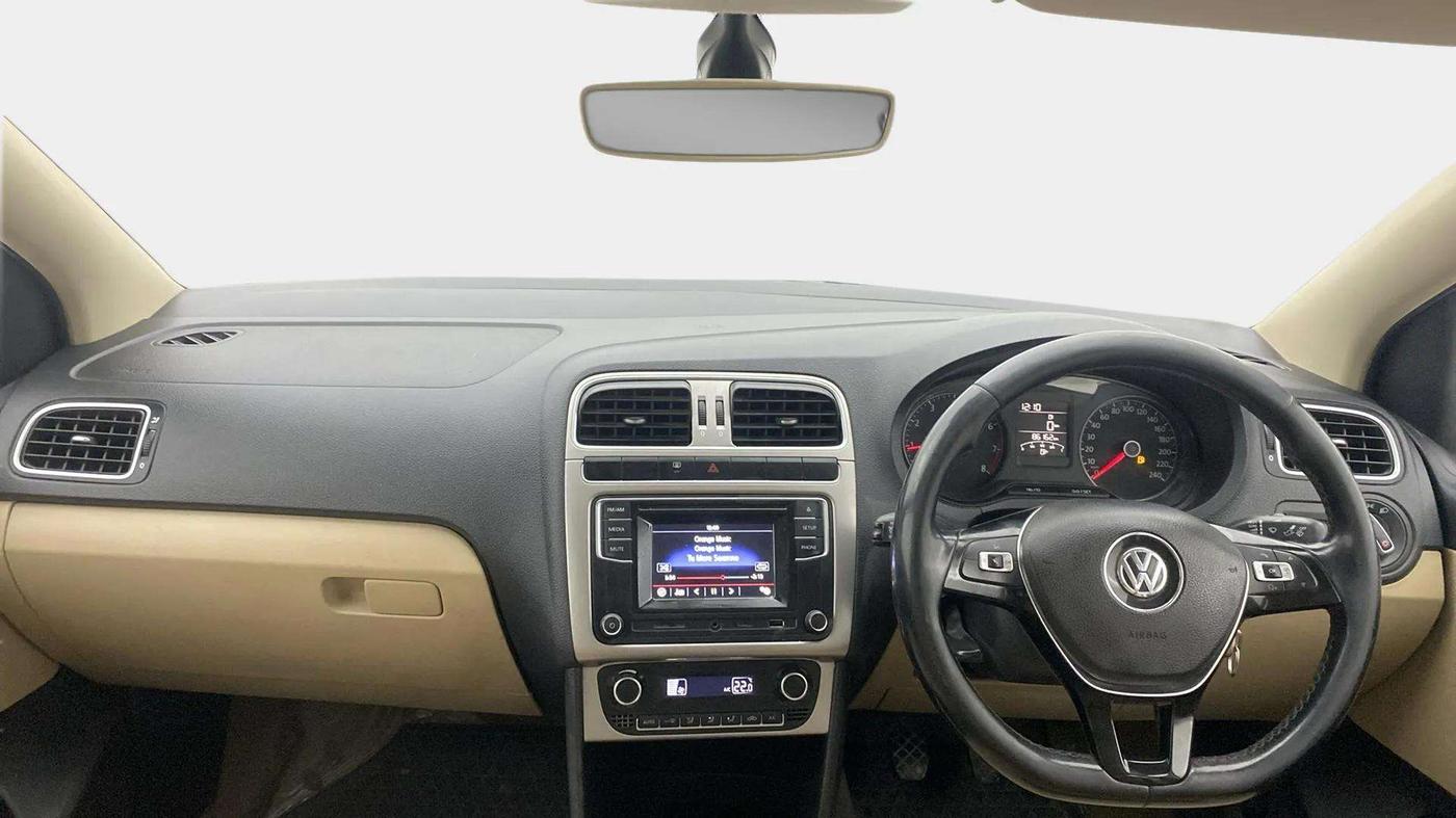 2017 Volkswagen Ameo HIGHLINE1.2L, Petrol, Manual, 86,317 km, Dashboard