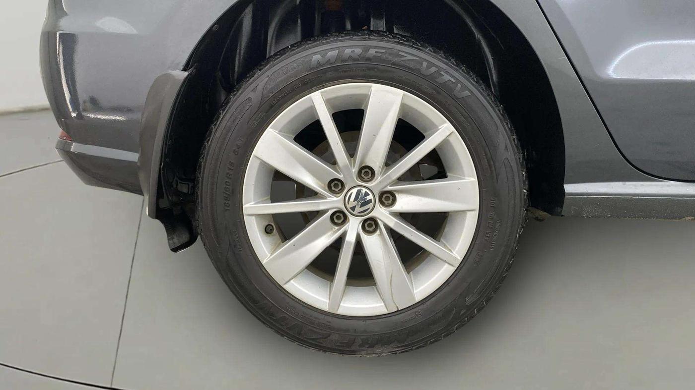 2016 Volkswagen Ameo HIGHLINE1.2L, Petrol, Manual, 27,327 km, Right Rear Wheel