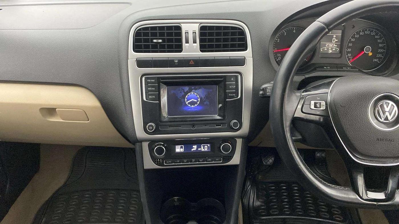 2016 Volkswagen Ameo HIGHLINE1.2L, Petrol, Manual, 27,327 km, Air Conditioner